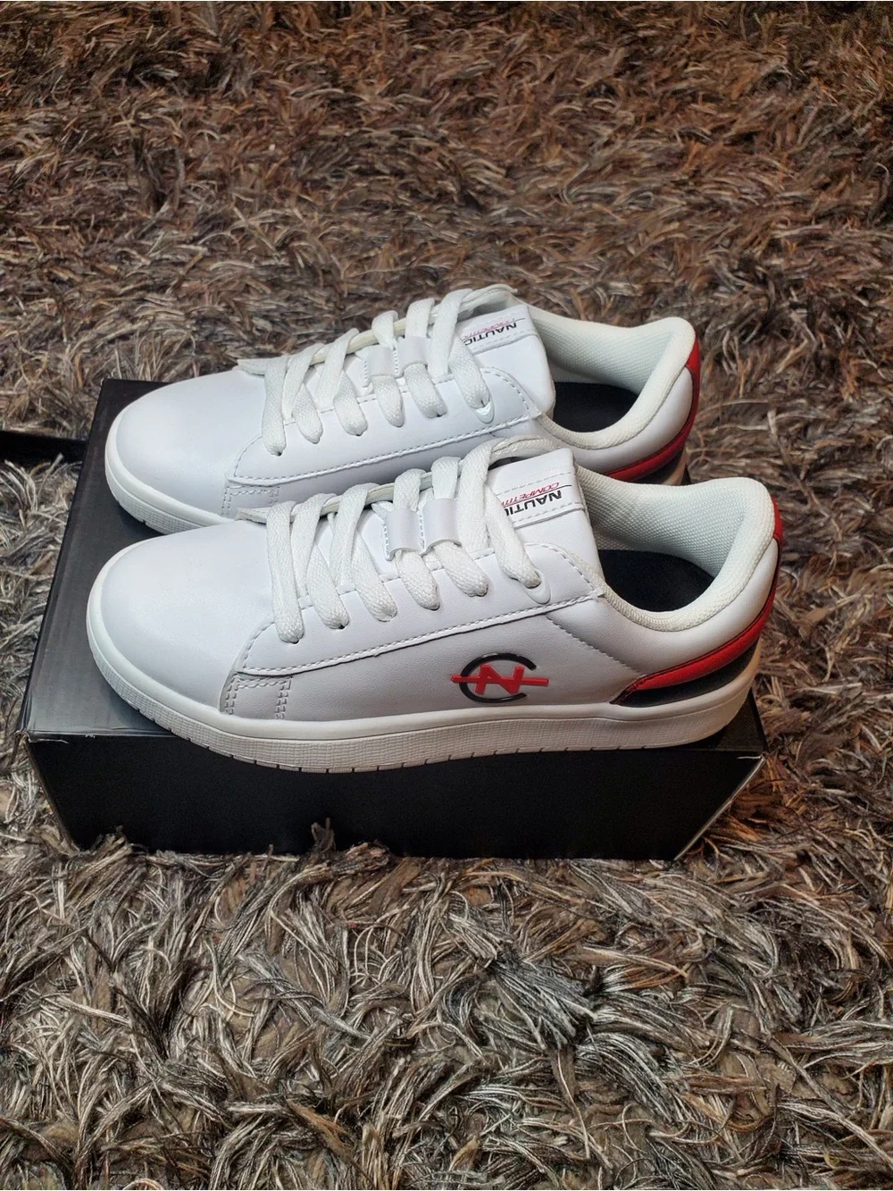 New Nautica White & Red Men's Low-Top Sneaker 7.5